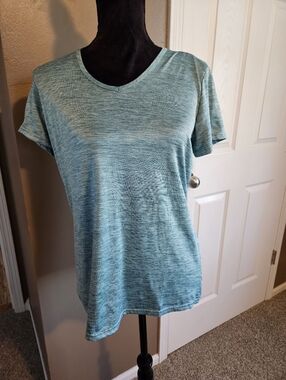 Women's V-Neck Short Sleeve Tee in Aqua Blue